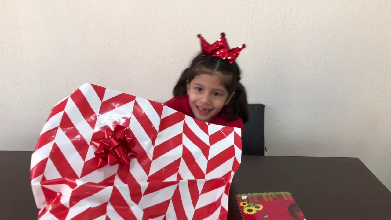 Feyza ilk karnesini aldı LOL bebek (çişini yapan Feyza ilk karnesini aldı LOL bebek (çişini yapan