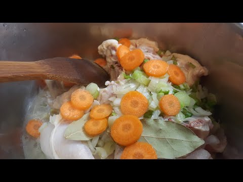 Vidéo: Bouillon De Poulet Délicieux: Secrets De Cuisine