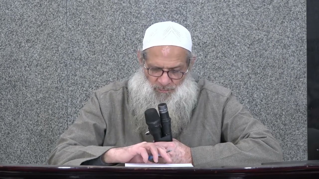إنفاقه الأموال في سبيل الله ونشر الدعوة، وهجرته مع النبي صلى الله عليه وسلم