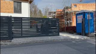 Modernes Schiebetor Mit Integrierter Pforte. Metalex