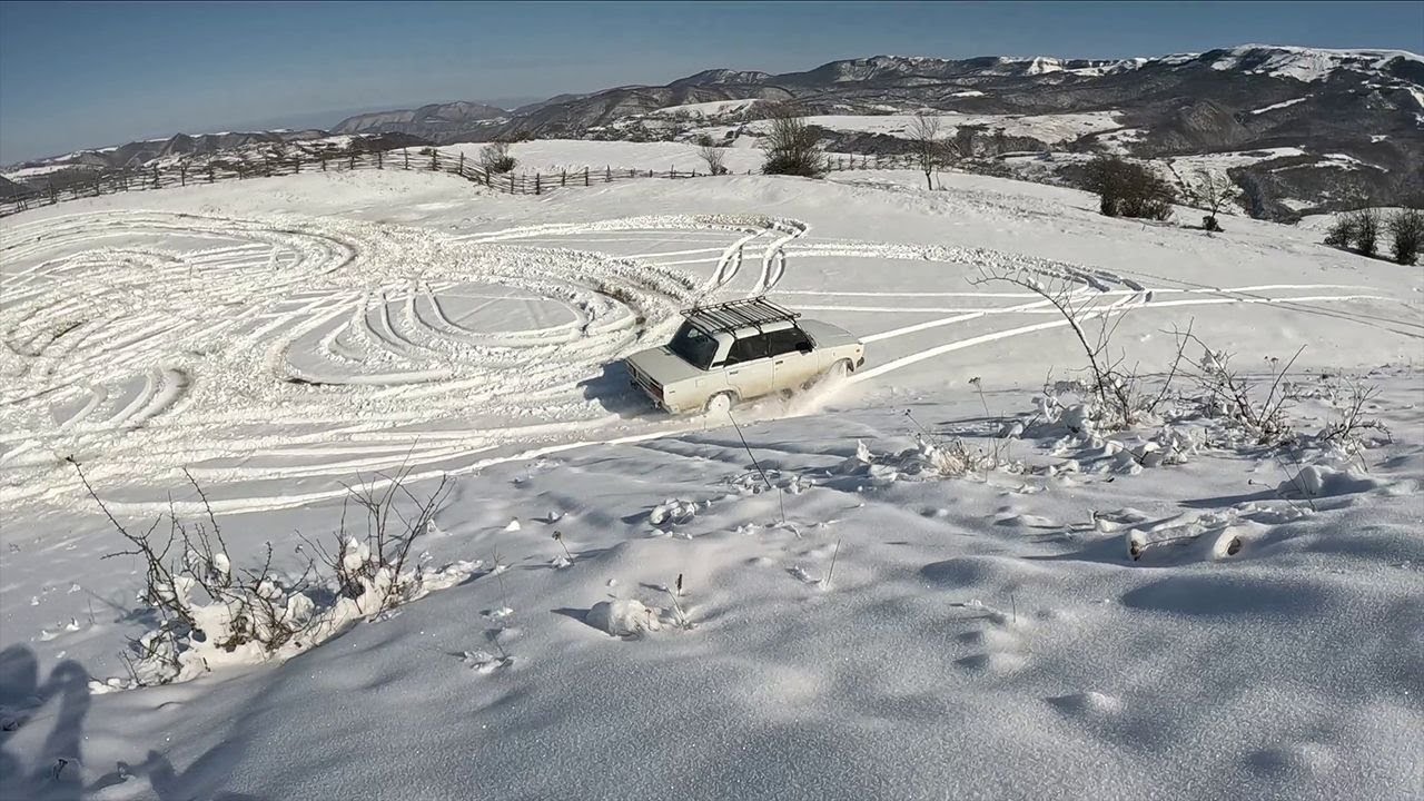 Искусство зимнего дрифта на ВАЗе! - YouTube