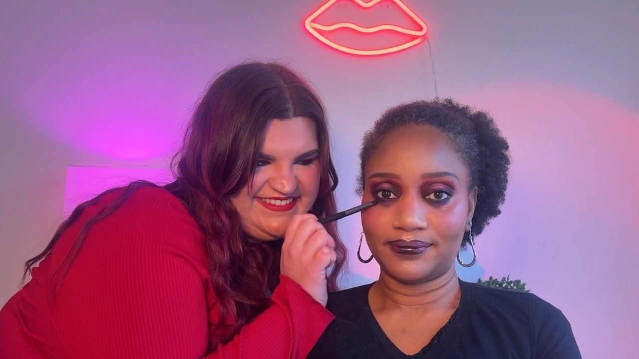 Профессиональная ASMR-королева сердец ❣️ Нанесение макияжа ко Дню святого Валентина + завершающие...