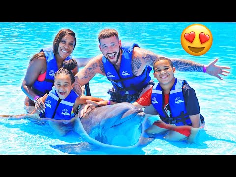 SWIMMING WITH DOLPHINS 🐬😍 *AMAZING*
