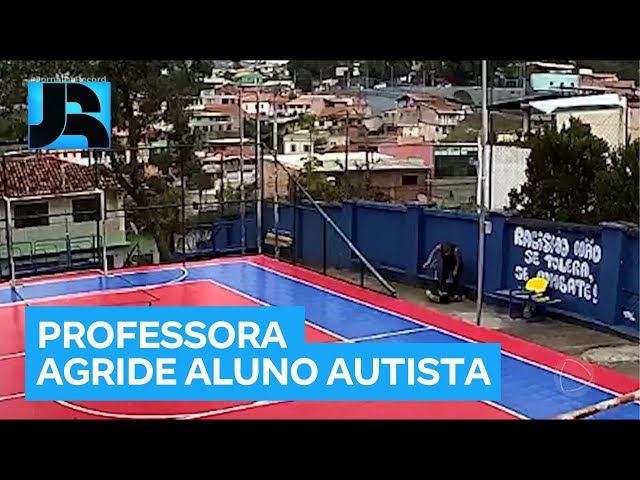 Professora é afastada após ser flagrada agredindo um aluno autista em MG -  YouTube