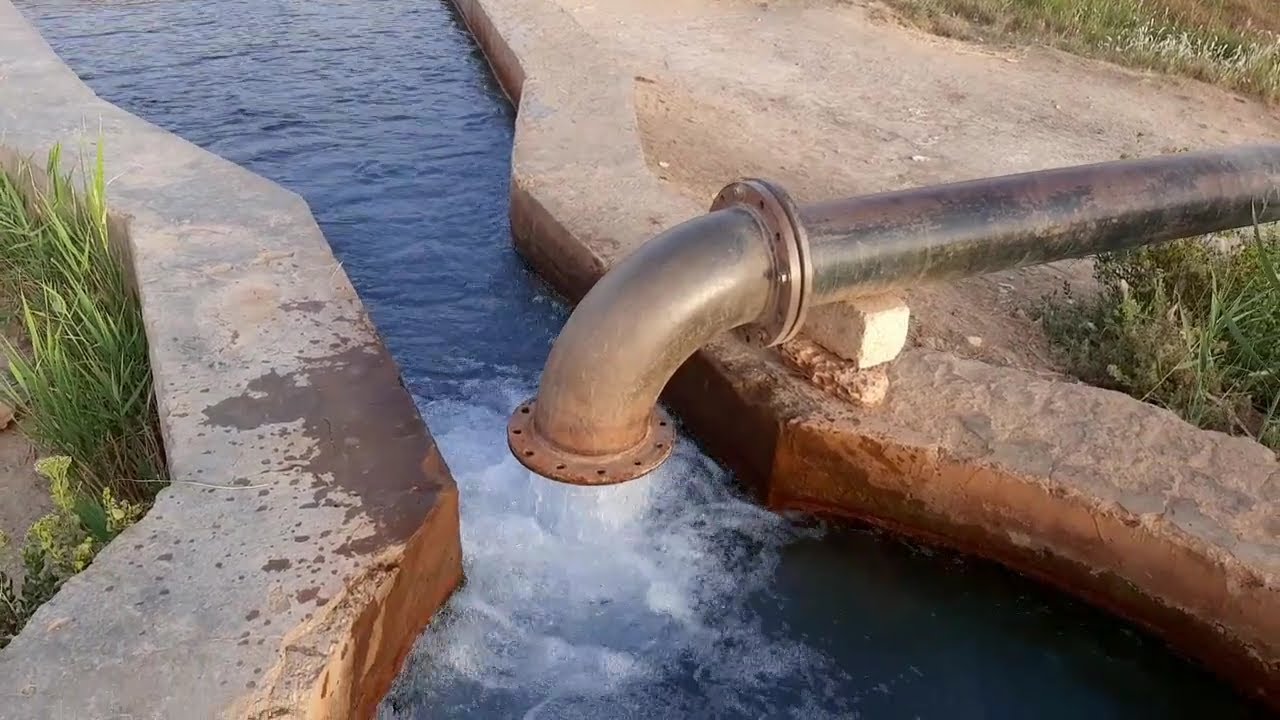 بئر عرابى  احدى ابار قري النهضه بالفرافرة الوادى الجديد