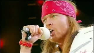 Axl Rose & Queen – We Will Rock You (Epic Live Performance)