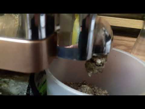 من إنتاجنا زيت بذور الكتان المعصور على البارد