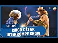 VEJA VÍDEO: Público xinga Bolsonaro durante show e Chico César rebate com resposta inusitada