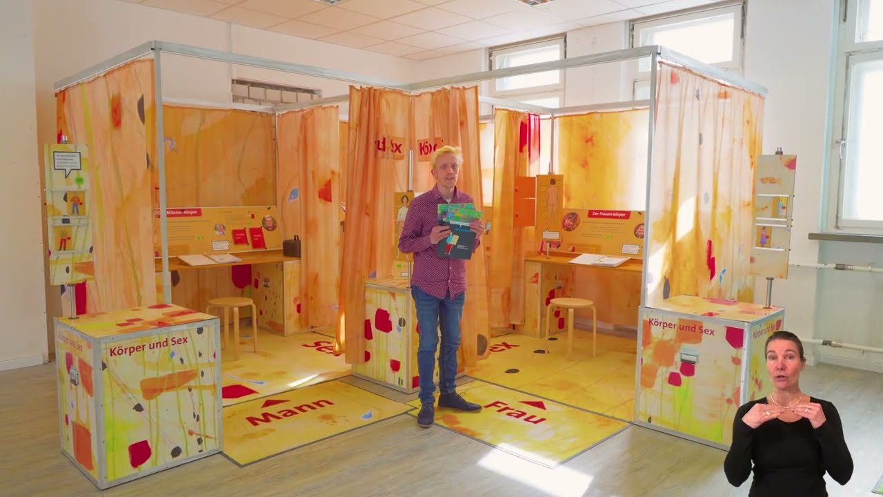 DIE AUSSTELLUNG ECHT MEIN RECHT! KURZ ERKLÄRT VON EINEM EXPERTEN IN ... (mit Gebärdendolmetscherin)