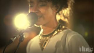 'Twice' (Little Dragon Cover) - Lianne La Havas // In The Woods Barn Sessions 2013