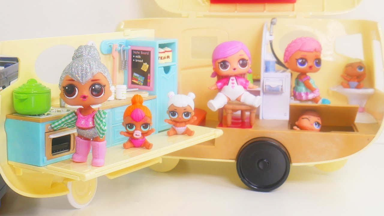 LOL Surprise Dolls + Lil Sisters Camping in Camper - YouTube