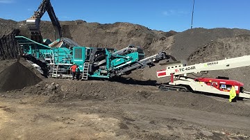 Powerscreen Trakpactor 320 crushing asphalt