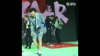 kris wu li yifeng luhan li chen playing a game at bazaar charity night 2015
