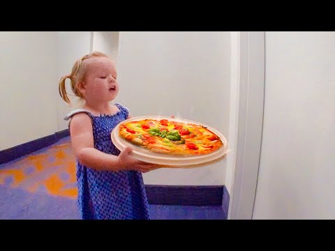 Naomi wants pizza!