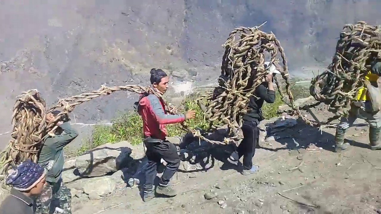 Honey Hunting Trip in Nepal 