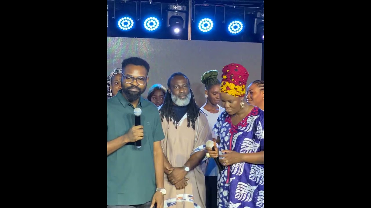 KENT EDUNJOBI PERFORMS EBENEZERI WITH SHOLA ALLYSON AT THE SHOLA ALLYSON HANGOUT JULY EDITION