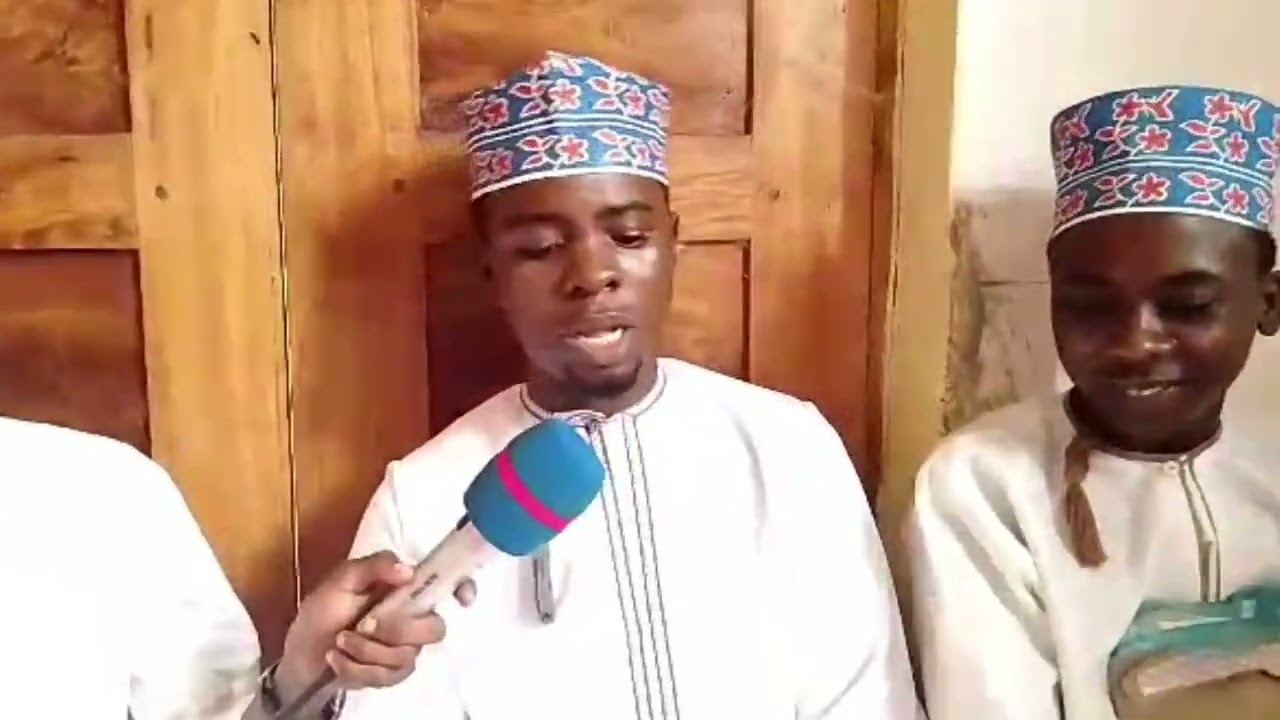 FUNDI WA TAJWEED KIJANA KUTOKA PEMBA akitoa Salam zake daressalaam.masjid islamya yombo temeke 💯