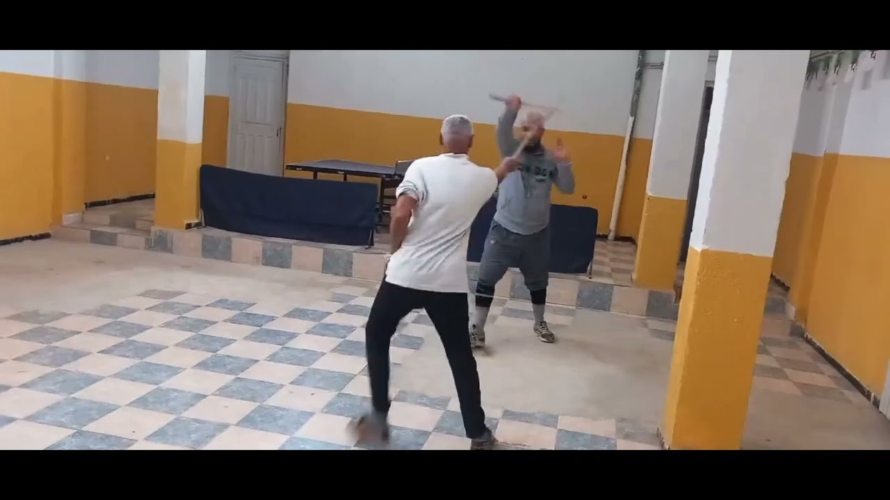 حصة تدريبية في رياضة العصا التقليدية مع الشيخ أحمد Algérienne Traditionnelle Combat Stick 🇩🇿