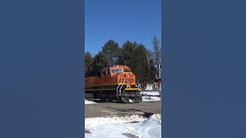 BNSF 261 south with a NASTY horn (but great lashup) #shorts