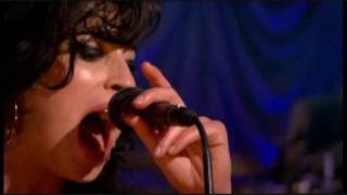 Amy Winehouse - Back To Black [Live in London] chords