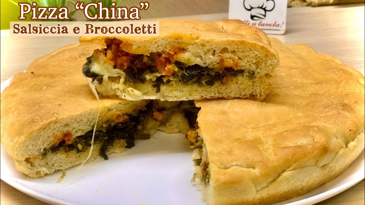PIZZA CALABRESE BROCCOLETTI E SALSICCIA ricetta tradizionale PIZZA BROCCOLI AND SAUSAGE