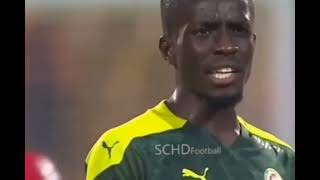 Gana Gueye Saygısızlık Olmasın Ceketimi Çıkarabilirmiyim Resimi