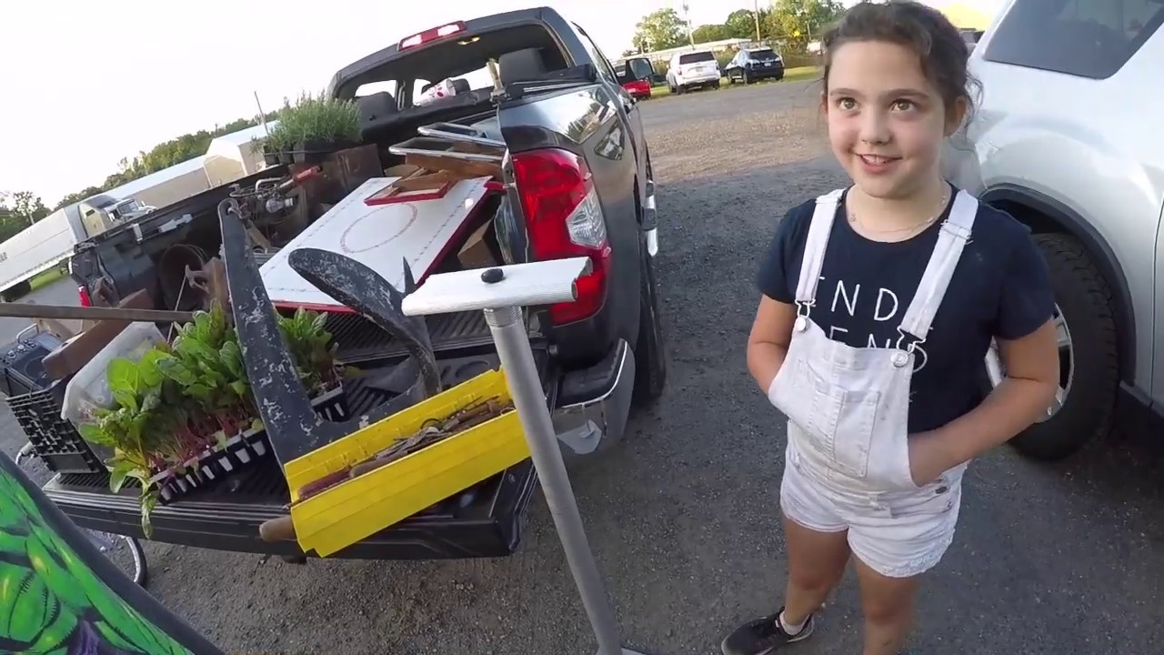 Tailgate Auction! Bringing a truckload to a new auction. Buying and selling some treasures!✌️