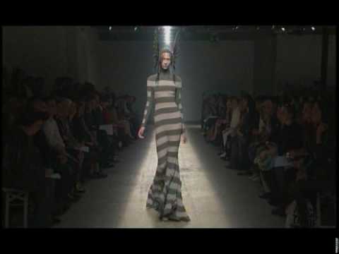 Paris : Gareth Pugh fashion show-Women's Ready to ...