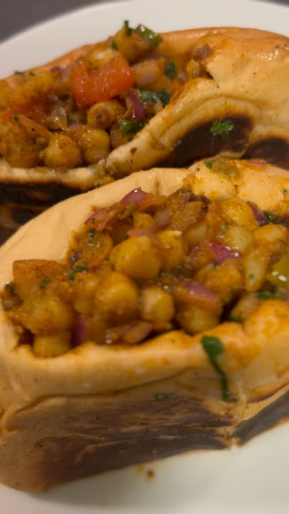 Stuffed kulche chole recipe(ਬੰਦ) #streetfood #homemade #tastyfood #gurdaspur #canada