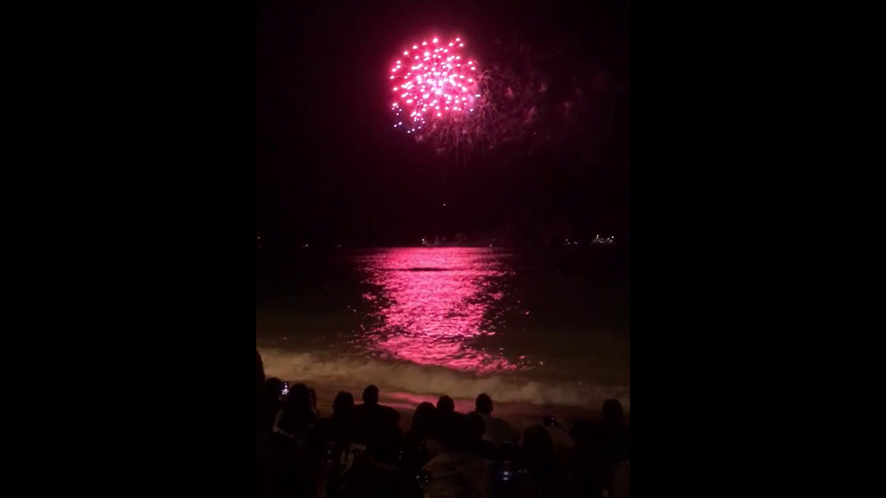 New Year’s Eve Fireworks in Waikiki 2017 - YouTube