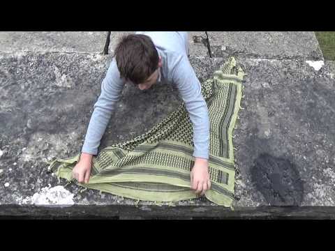 Vidéo: Qu'est-ce qu'un foulard shemagh ?