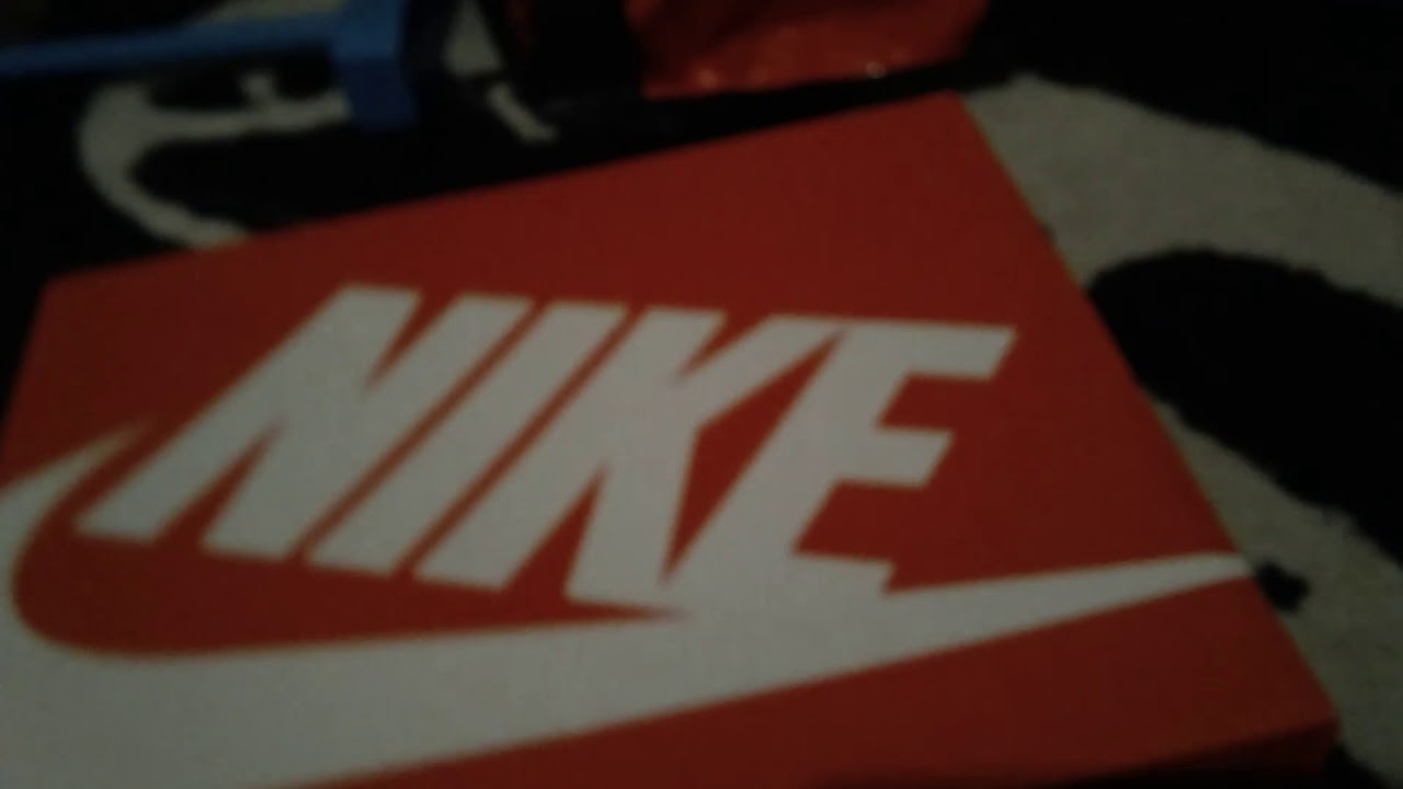 des requins chaussures