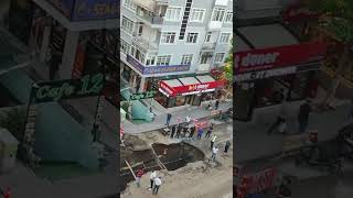 Iş Makinası Adama Kepçe Kovasıyla Vurdu Adam Kanala Düşüverdi ... Yoluna Gitti