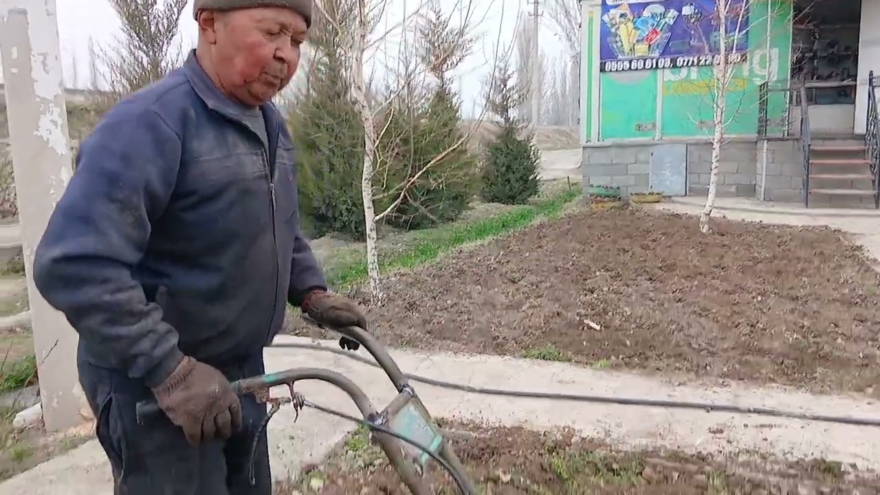 Абдыганы уста.  Мотокультиватор