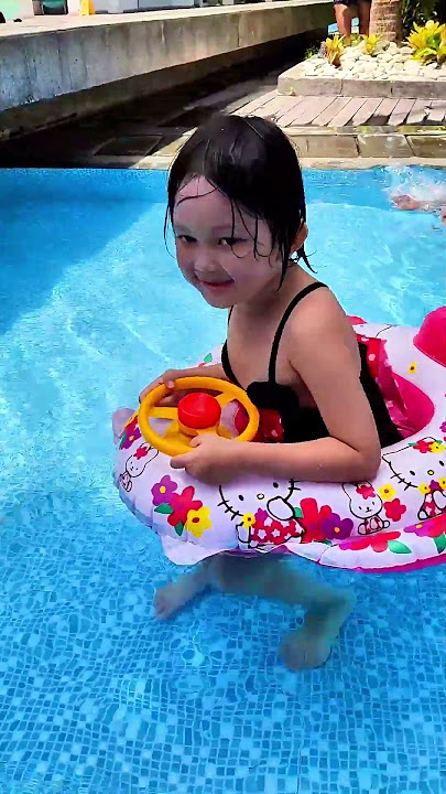 Baby jelly senang berenang di kolam renang 🥳🥳🥳 #babyjelly #berenang #theletsplayfamily