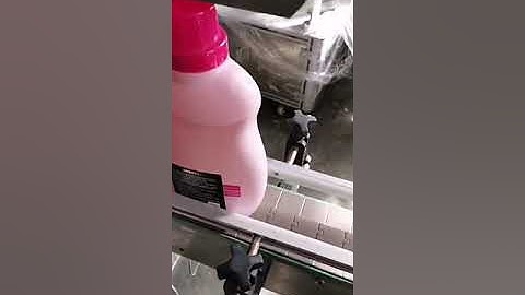 Two faces labeling machine for big detergent bottles