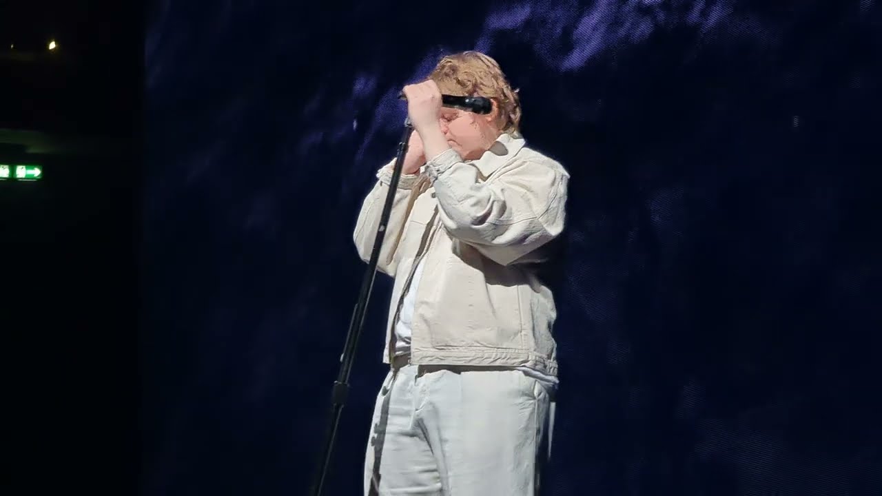 Someone You Loved - Lewis Capaldi (Live @ Mercedes-Benz Arena, Berlin - 16/02/23)