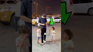 Ela Pediu A Garrafa Para Usar De Chinelos