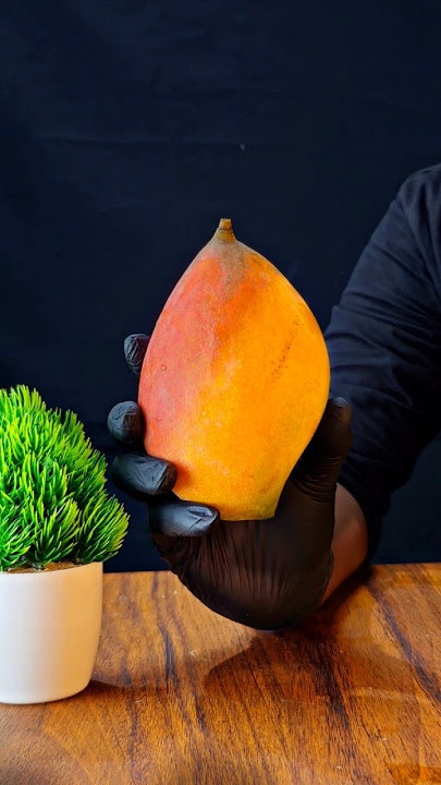 Juicy Mango Eating ASMR 🍑 | Sweet & Satisfying Bites! #Shorts