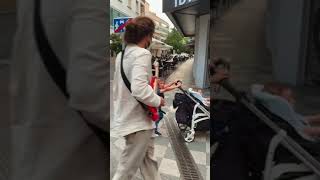 Borja Catanesi guitarplayer and kids on the streets🥰 #Shorts