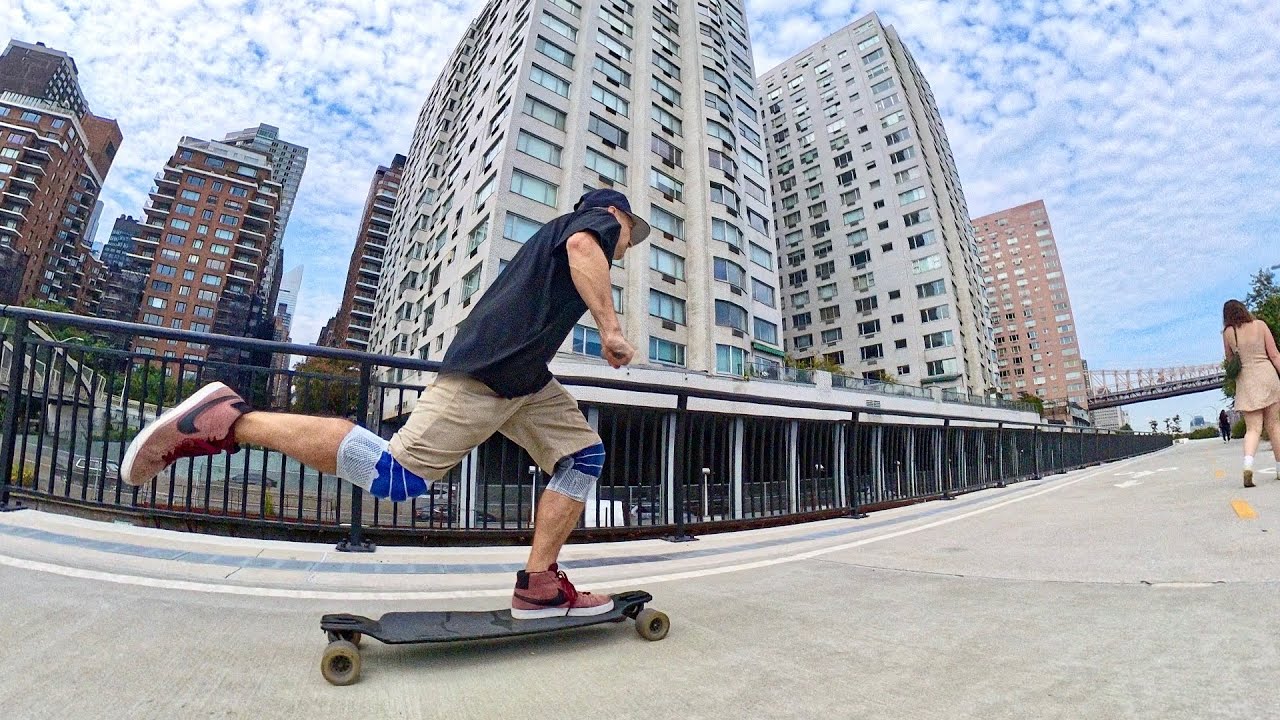 Longboard skating New York City most beautiful￼ Skyline / Longboarding East Midtown Greenway 