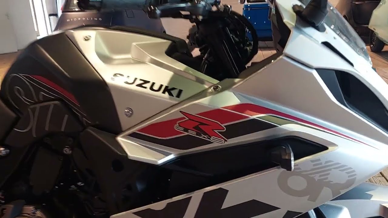 Suzuki GSX-8R with APX decal kit, Arrow complete system - YouTube