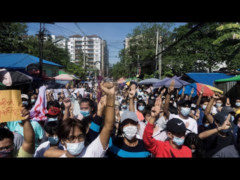 Flash mob protest held in Myanmar in bid to avoid security forces