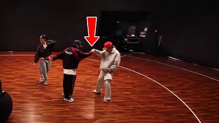 Sugas Shocked Btss Taehyung Suddenly Holds Sugas Hand In Bts New Holigan Performance