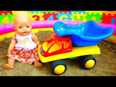 Funny learning with Baby dolls and sand molds