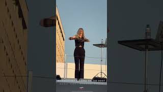 Russian woman singing on the roof | Summertime in Gorky Park | Moscow, Russia 🇷🇺 #паркгорького