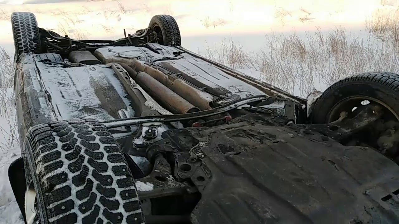 Машины падают в лаву