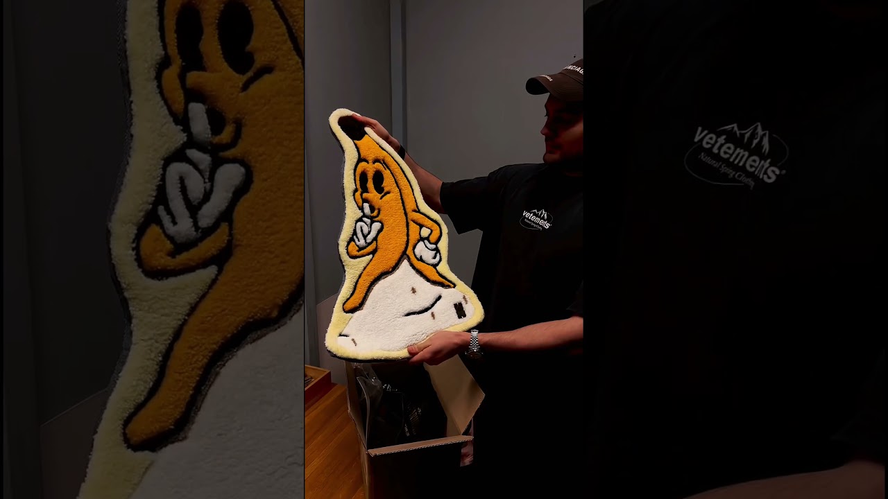 Артем Винокур получает индивидуальную бейсболку и ковер 