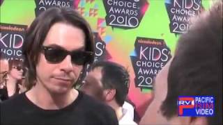 Jerry Trainor of iCarly at the Nickelodeon 2010 Kids_ Choice Awards.flv