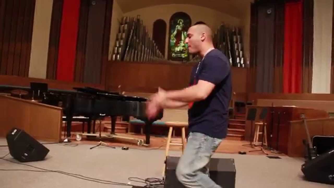 Assyrian Rapping in Church - Branson Hormozi auf YouTube ansehen Assyrian Rapping in Church - Branson Hormozi auf YouTube ansehen
